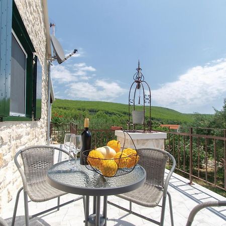 Awesome Home In Smokvica With Kitchen Bagian luar foto