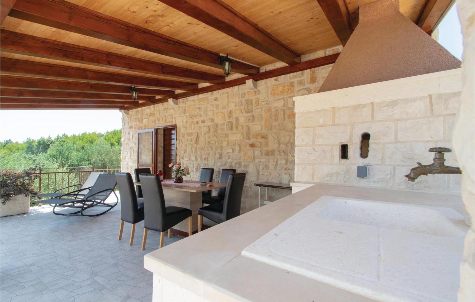 Awesome Home In Smokvica With Kitchen Bagian luar foto