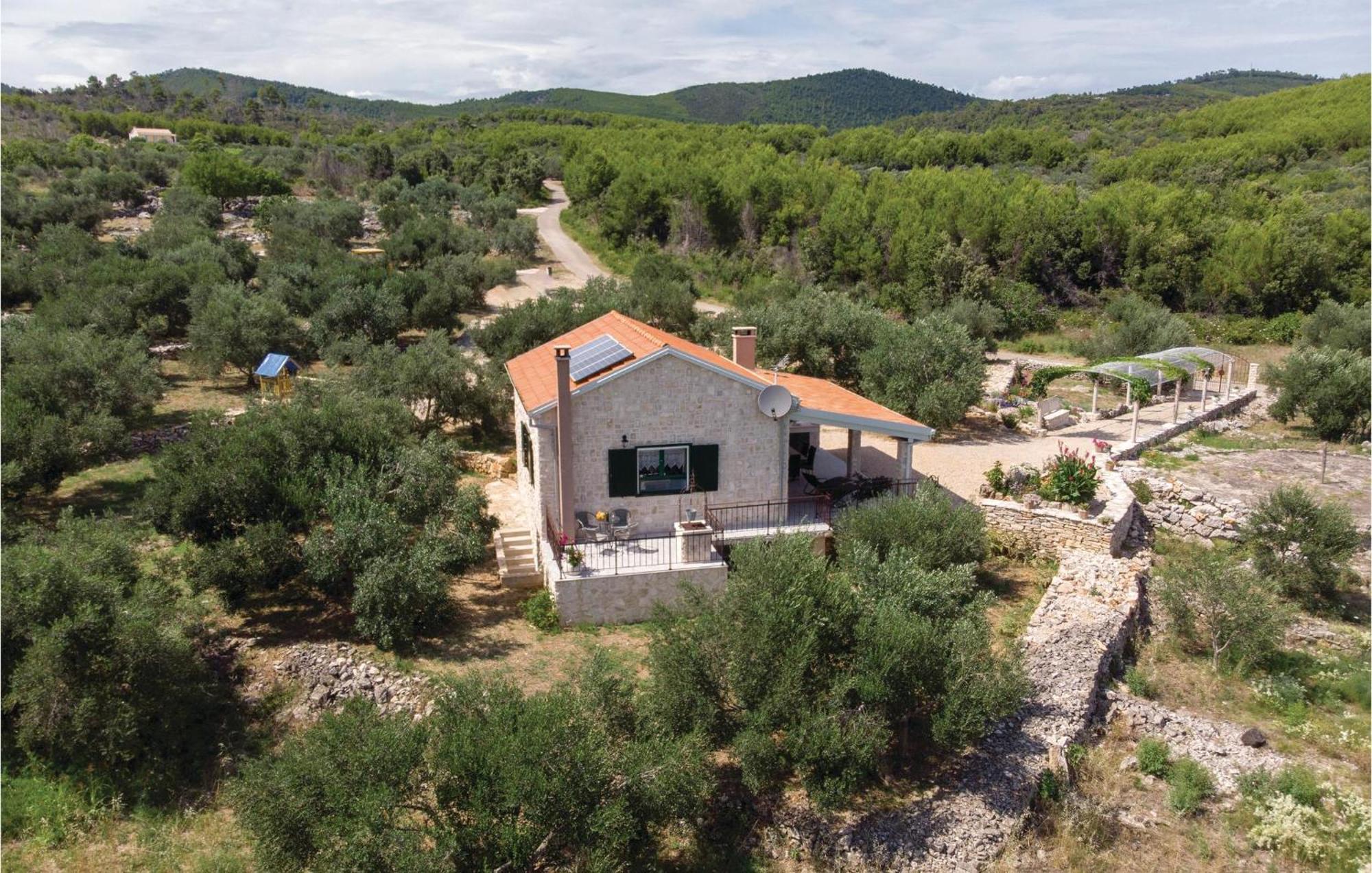 Awesome Home In Smokvica With Kitchen Bagian luar foto